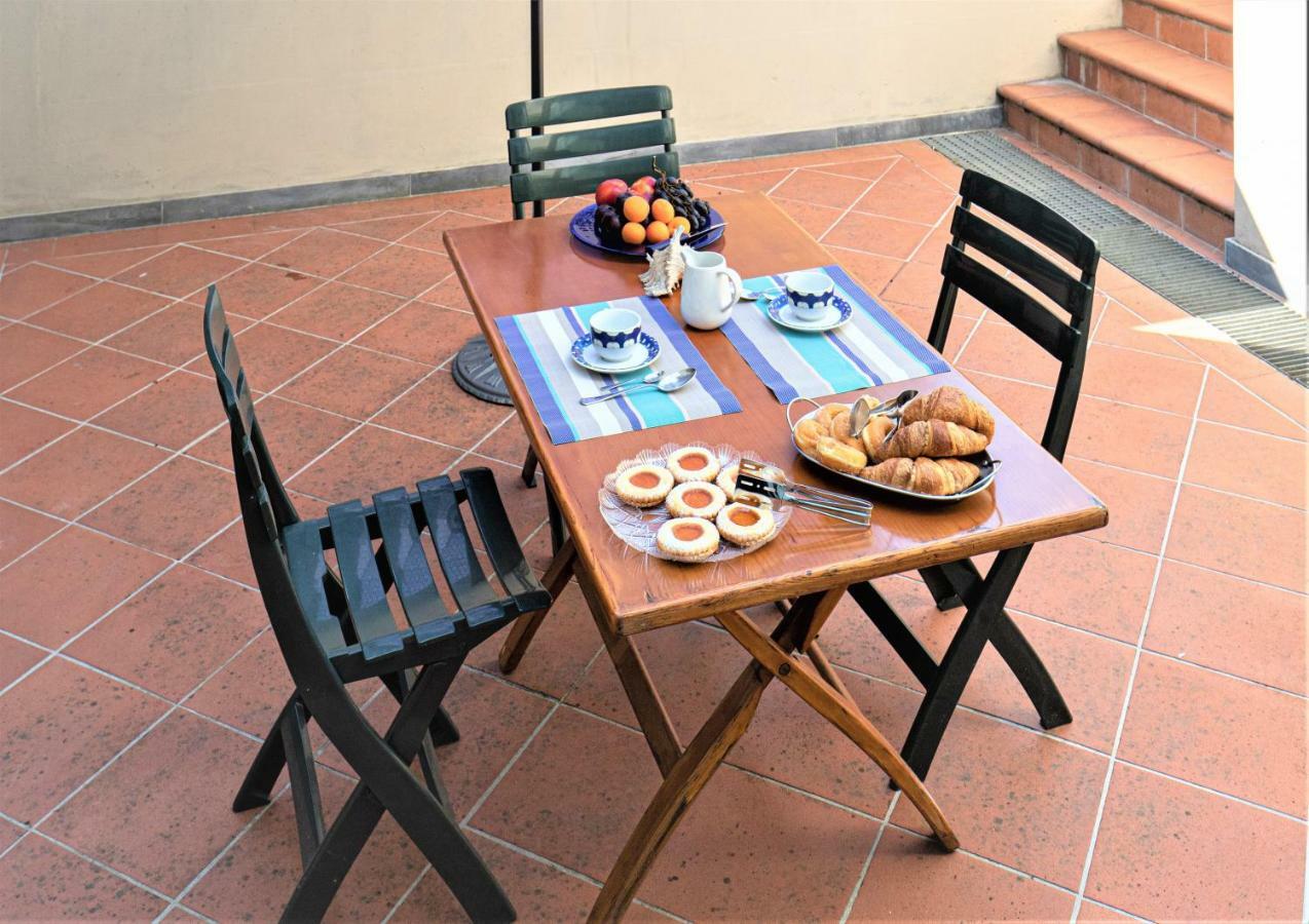 B&B Villa Apuana Marina Di Carrara Exterior photo