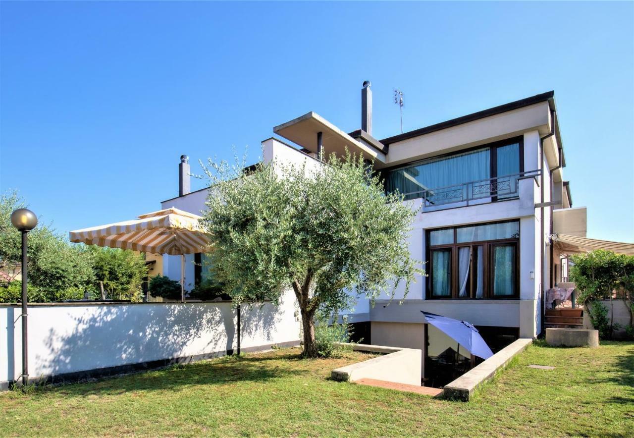 B&B Villa Apuana Marina Di Carrara Exterior photo